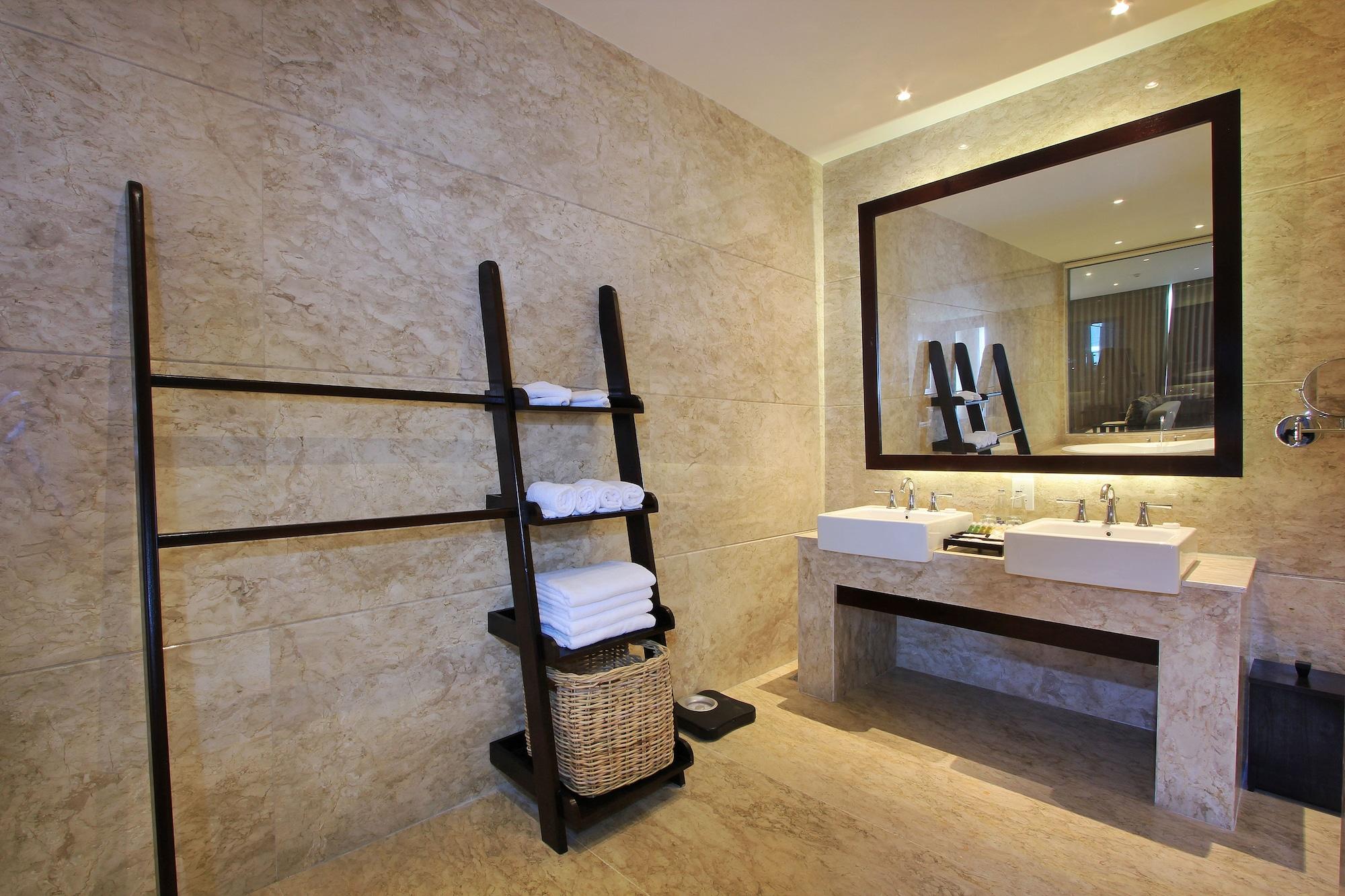 Ulu Segara Luxury Suites&villas Resor